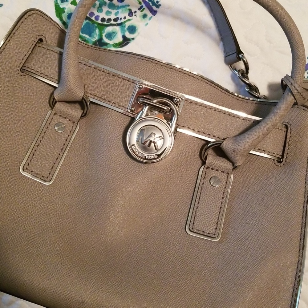 Michael Kors Hamilton Locket Purse Silver and Gray